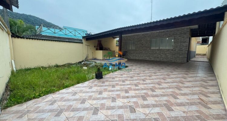 Casa Térrea de Alto Padrão a 3 Minutos da Praia – Conforto e Elegância em Cada Detalhe