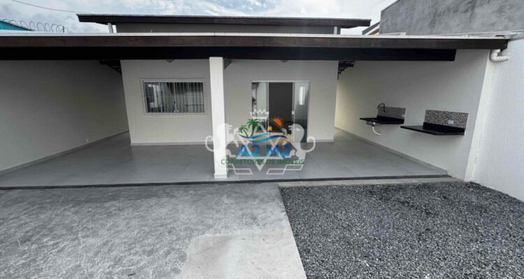 Excelente Casa Térrea com 170m² de área útil – 03 dormitórios sendo 02 suíte – Próximo a Praia