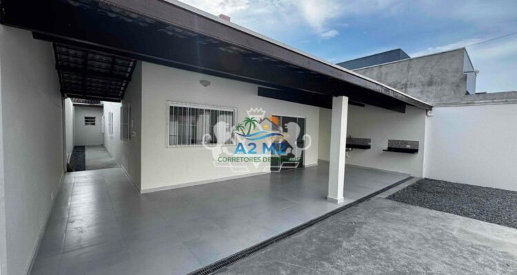 Excelente Casa Térrea com 170m² de área útil – 03 dormitórios sendo 02 suíte – Próximo a Praia
