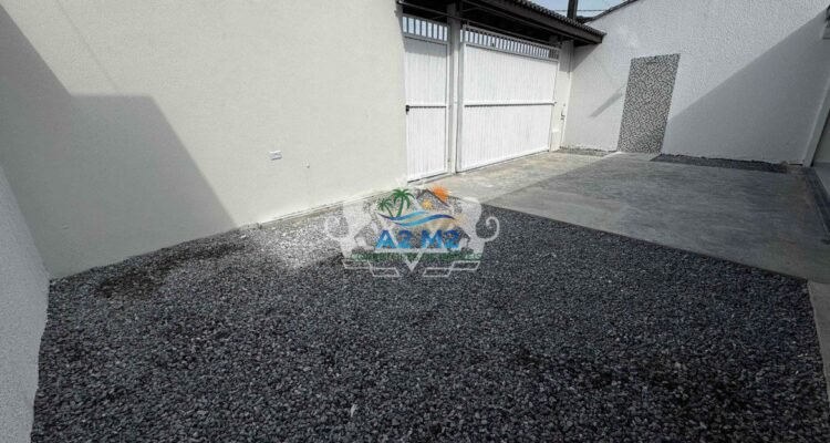 Excelente Casa Térrea com 170m² de área útil – 03 dormitórios sendo 02 suíte – Próximo a Praia