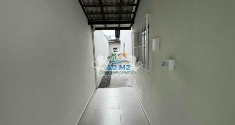 Excelente Casa Térrea com 170m² de área útil – 03 dormitórios sendo 02 suíte – Próximo a Praia