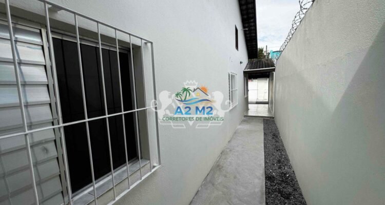 Excelente Casa Térrea com 170m² de área útil – 03 dormitórios sendo 02 suíte – Próximo a Praia