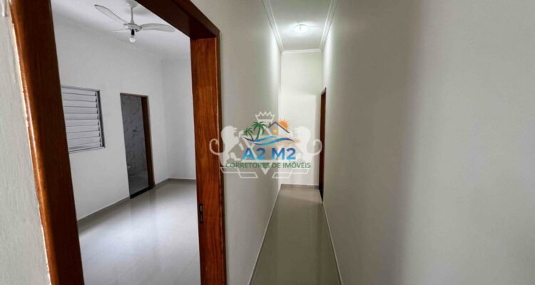 Excelente Casa Térrea com 170m² de área útil – 03 dormitórios sendo 02 suíte – Próximo a Praia