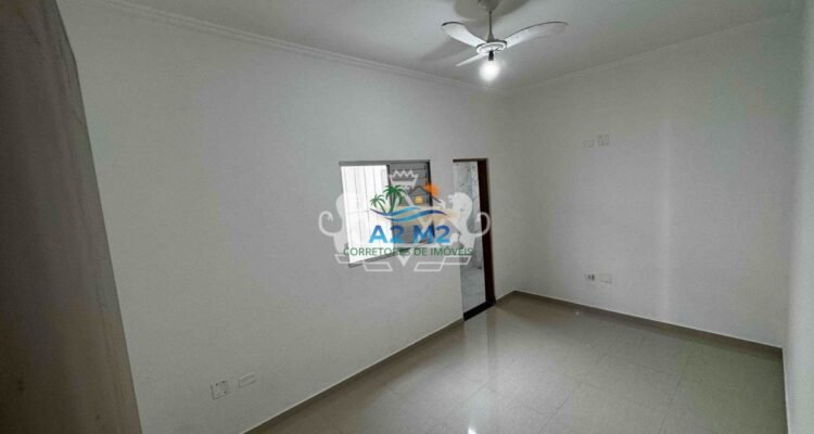 Excelente Casa Térrea com 170m² de área útil – 03 dormitórios sendo 02 suíte – Próximo a Praia