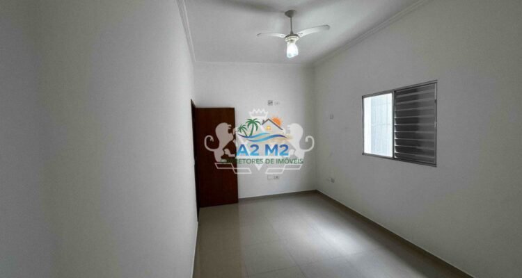 Excelente Casa Térrea com 170m² de área útil – 03 dormitórios sendo 02 suíte – Próximo a Praia