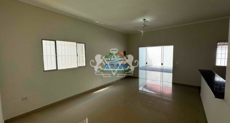 Excelente Casa Térrea com 170m² de área útil – 03 dormitórios sendo 02 suíte – Próximo a Praia