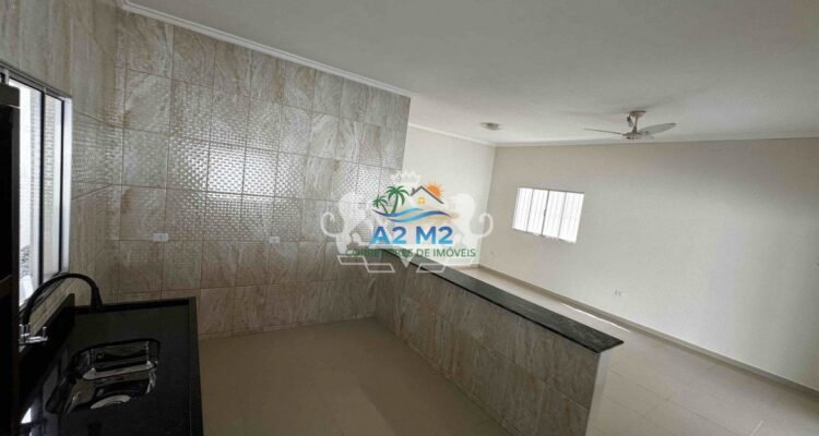 Excelente Casa Térrea com 170m² de área útil – 03 dormitórios sendo 02 suíte – Próximo a Praia