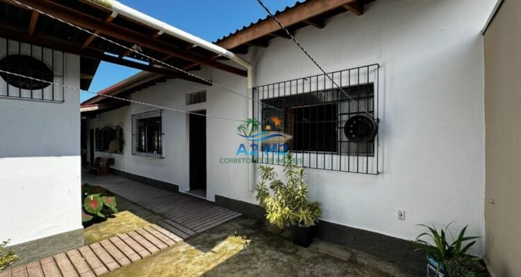 Casa Térrea 04 dorms c/ 02 suítes – área de 750 m – Caraguatatuba – SP