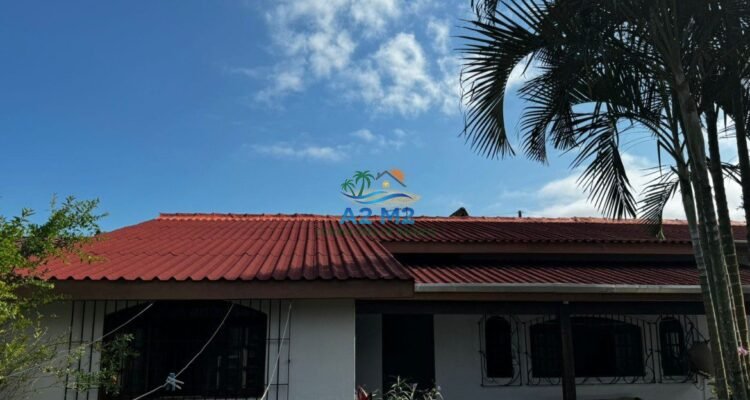 Casa Térrea 04 dorms c/ 02 suítes – área de 750 m – Caraguatatuba – SP