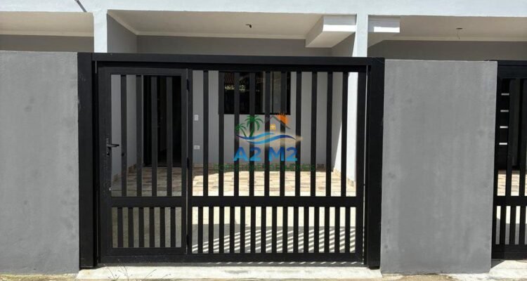 Sobrado novo com 2 suites na praia da Massaguaçu em Caraguatatuba