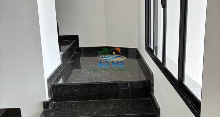 Sobrado novo com 2 suites na praia da Massaguaçu em Caraguatatuba