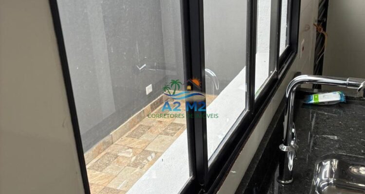 Sobrado novo com 2 suites na praia da Massaguaçu em Caraguatatuba