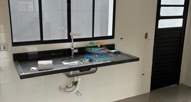 Sobrado novo com 2 suites na praia da Massaguaçu em Caraguatatuba