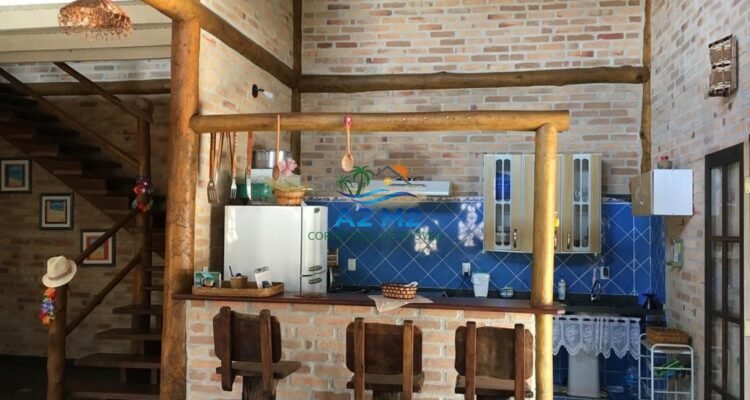 Sobrado com 3 suítes à Venda a 400 metros da praia de Massaguaçu