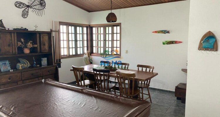 Casa espaçosa com 3 quartos, 2 salas, 2 banheiros, 6 vagas – Caraguatatuba