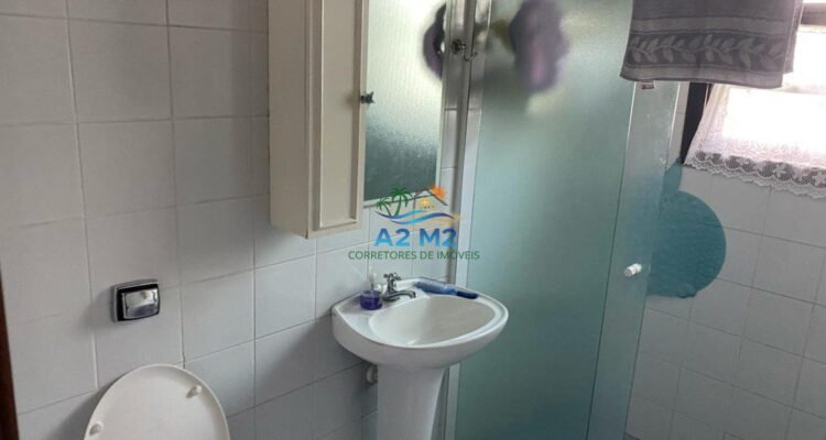 Casa espaçosa com 3 quartos, 2 salas, 2 banheiros, 6 vagas – Caraguatatuba