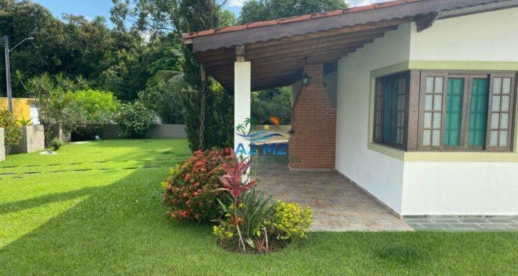 Casa espaçosa com 3 quartos, 2 salas, 2 banheiros, 6 vagas – Caraguatatuba