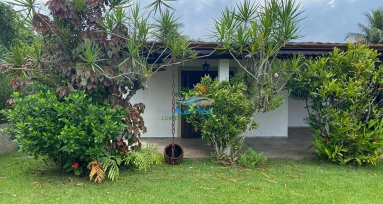 Casa espaçosa com 3 quartos, 2 salas, 2 banheiros, 6 vagas – Caraguatatuba