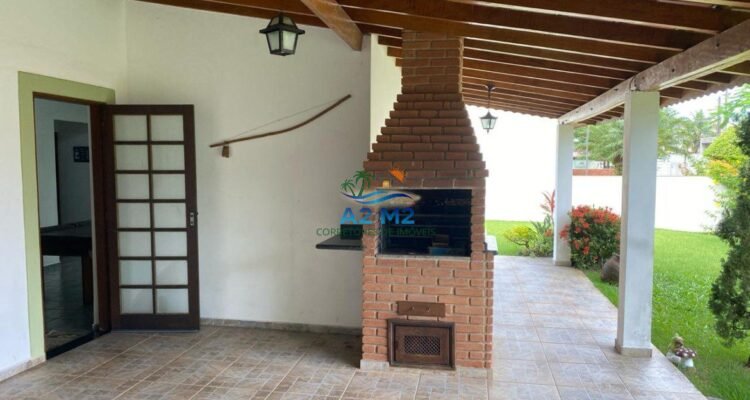 Casa espaçosa com 3 quartos, 2 salas, 2 banheiros, 6 vagas – Caraguatatuba