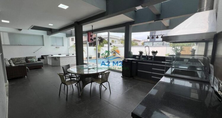 Casa de alto padrão para locação definitiva – 4 suítes – Condomínio Costa Nova, frente ao mar, Massaguaçu, Caraguatatuba