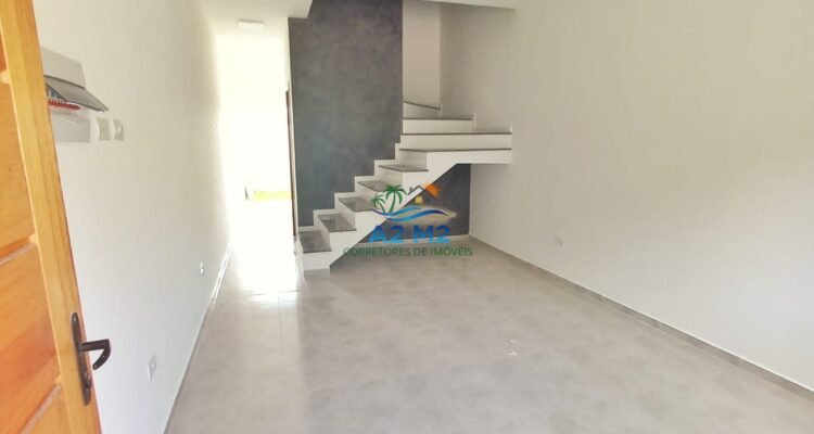 Sobrado novo – 2 suítes – Aprox. 800 m da praia da Massaguaçu – Caraguatatuba (SP)