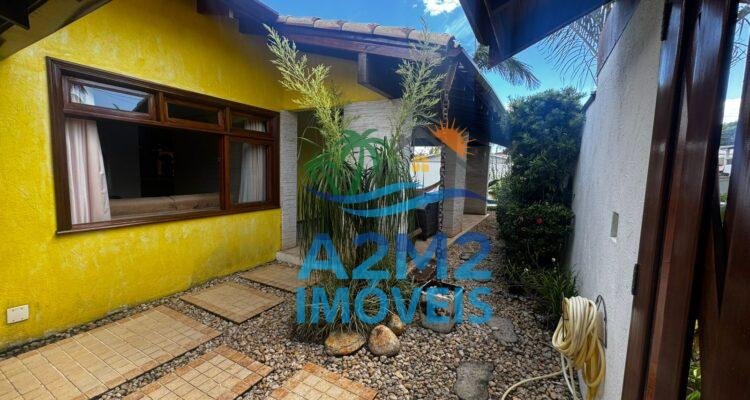 Oportunidade – Casa Maravilhosa em Lote de Esquina – 300 metros da Praia de Massaguaçu