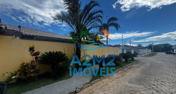 Oportunidade – Casa Maravilhosa em Lote de Esquina – 300 metros da Praia de Massaguaçu