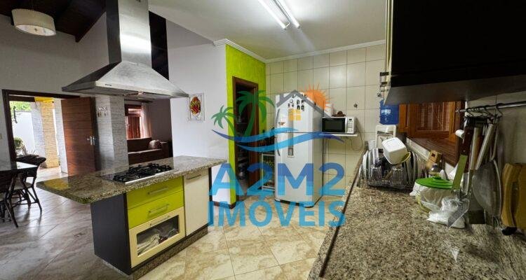 Oportunidade – Casa Maravilhosa em Lote de Esquina – 300 metros da Praia de Massaguaçu