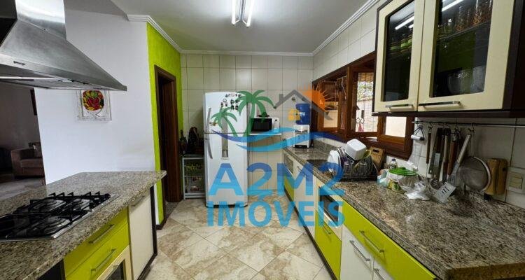 Oportunidade – Casa Maravilhosa em Lote de Esquina – 300 metros da Praia de Massaguaçu