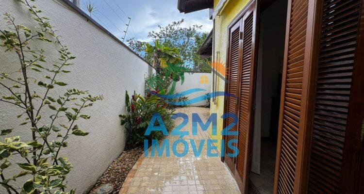 Oportunidade – Casa Maravilhosa em Lote de Esquina – 300 metros da Praia de Massaguaçu