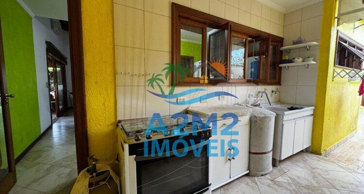 Oportunidade – Casa Maravilhosa em Lote de Esquina – 300 metros da Praia de Massaguaçu
