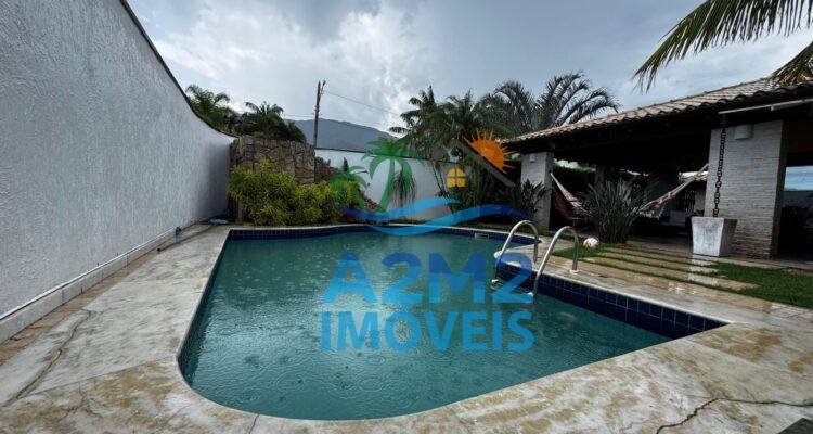 Oportunidade – Casa Maravilhosa em Lote de Esquina – 300 metros da Praia de Massaguaçu