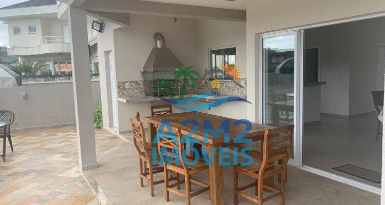 Casa de condomínio com 4 dormitorios sendo 2 suítes com 4 banheiros