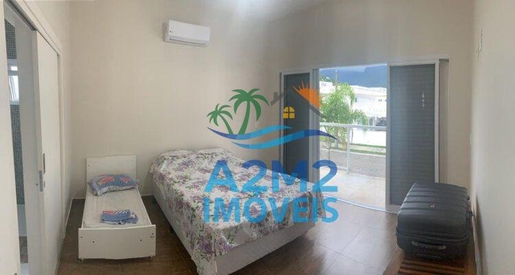 Casa de condomínio com 4 dormitorios sendo 2 suítes com 4 banheiros