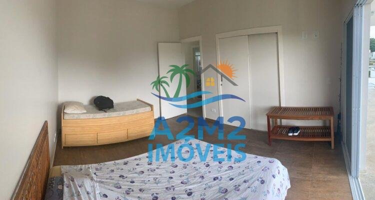 Casa de condomínio com 4 dormitorios sendo 2 suítes com 4 banheiros