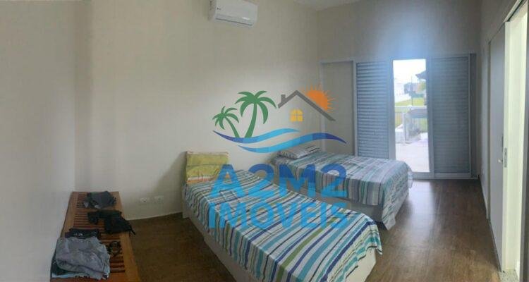 Casa de condomínio com 4 dormitorios sendo 2 suítes com 4 banheiros