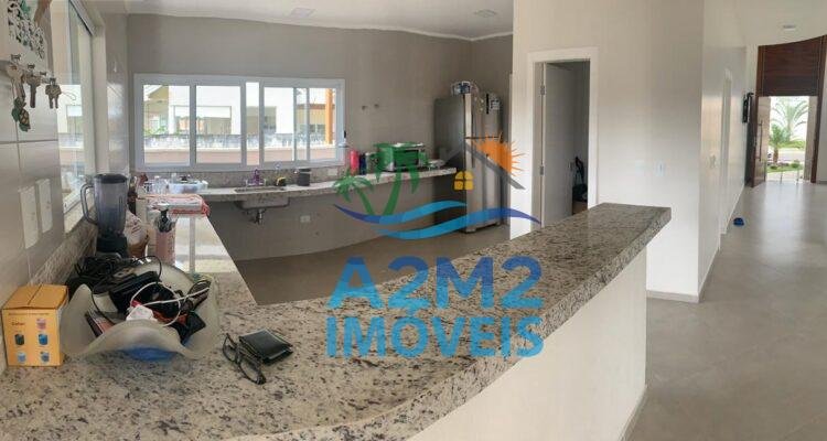 Casa de condomínio com 4 dormitorios sendo 2 suítes com 4 banheiros