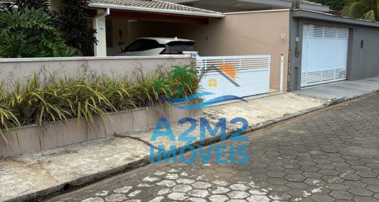 Casa em condomínio 2 dorm. sendo 1 suite sala dois ambientes – em Caraguatatuba