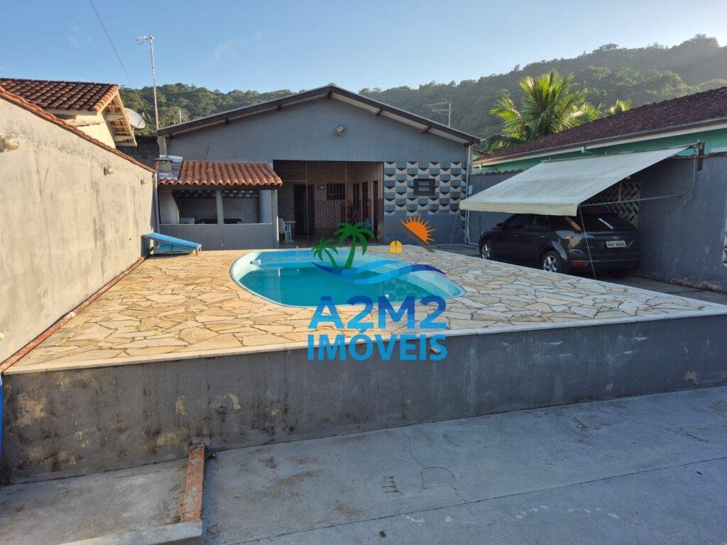 Casa 2 dormitórios na praia da Massaguaçu em Caraguatatuba