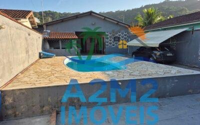 Casa 2 dormitórios na praia da Massaguaçu em Caraguatatuba