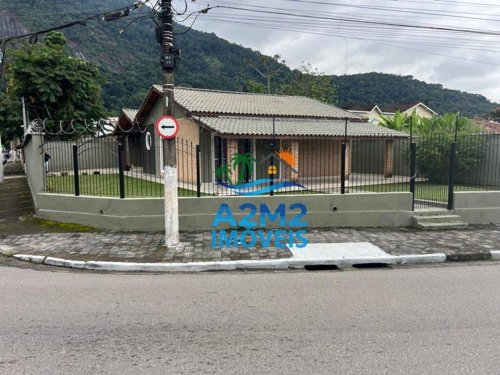Casa 4 dorm. sendo 2 suites  no Sumaré em Caraguatatuba