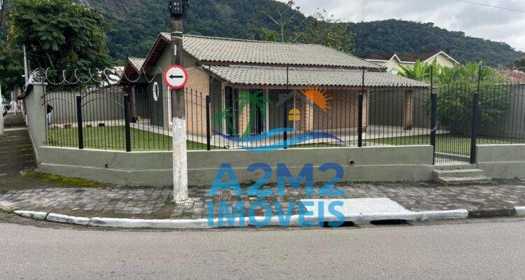 Casa 4 dorm. sendo 2 suites  no Sumaré em Caraguatatuba